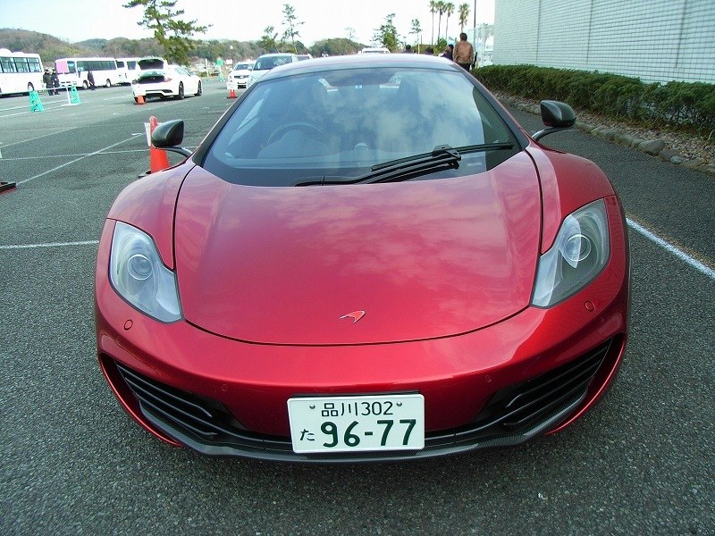 意外な程乗りやすいオープンスーパースポーツカー マクラーレン 12c スパイダー 2013年モデル 外川 信太郎さんのレビュー評価 評判 価格 Com