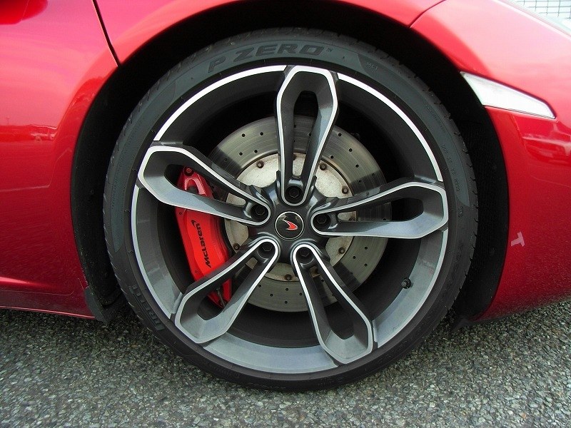 意外な程乗りやすいオープンスーパースポーツカー