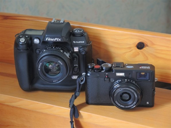 【FUJIFILM】X100S(ブラックリミテッドエディション) 独自のX-Transセンサーと描写力に優れた大口径フジノンレンズが