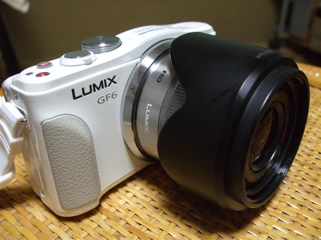 特筆すべきは、花形フードが付属されてること』 パナソニック LUMIX G