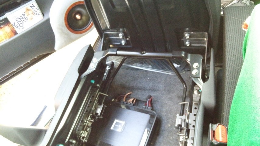 小型車向きのアンプ』 アルパイン PDX-F4 ぱそこんしょしんしゃさんの