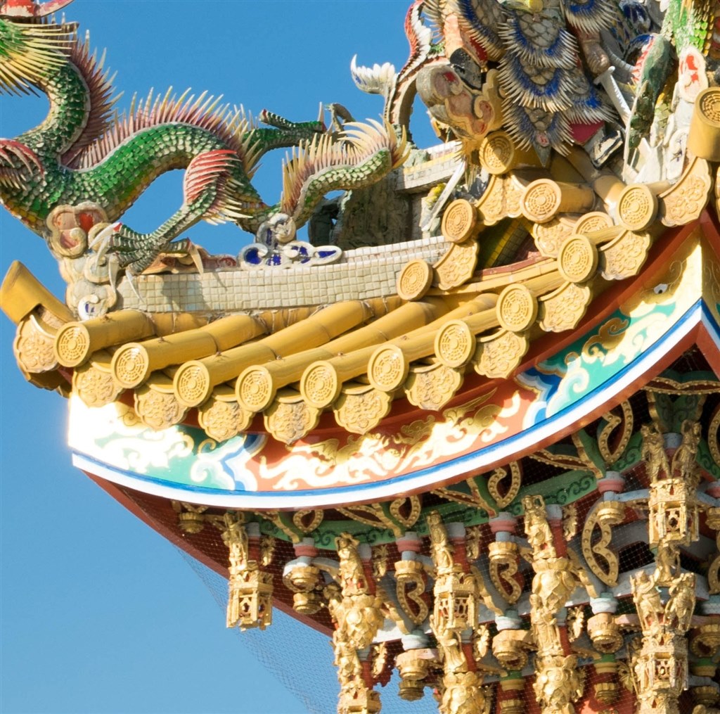 画質はレンズ次第』 ニコン D5300 ダブルズームキット [レッド] 脚下