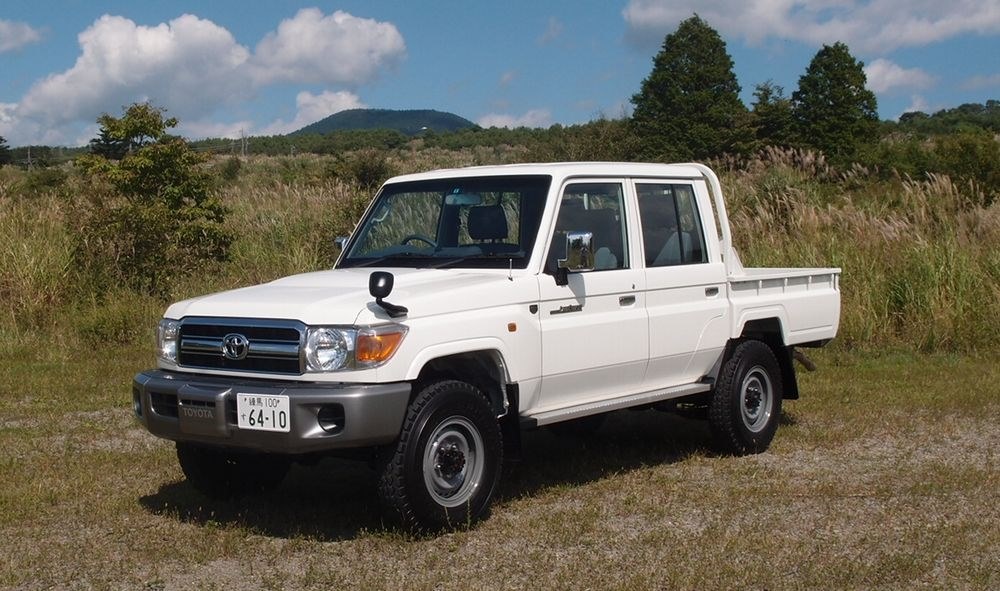 マニア待望の一台だが一般のユーザーが乗るのは無理 トヨタ ランドクルーザー70 14年モデル 松下宏さんのレビュー評価 評判 価格 Com