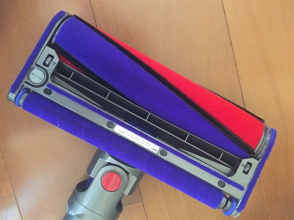 ふわふわのヘッドがどんなゴミも吸い取ってくれる』 ダイソン Dyson