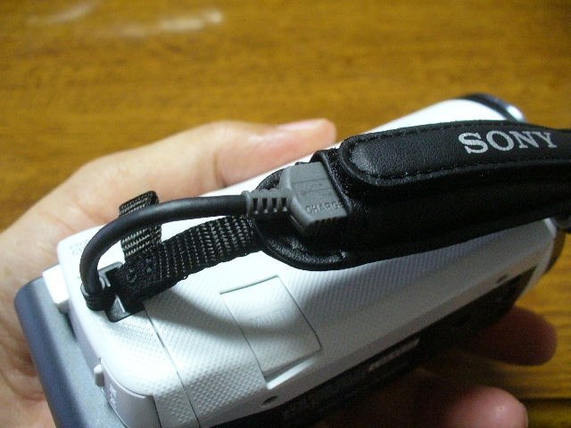 値段は安いが高性能』 SONY HDR-CX420 (W) [ホワイト] アッキュ