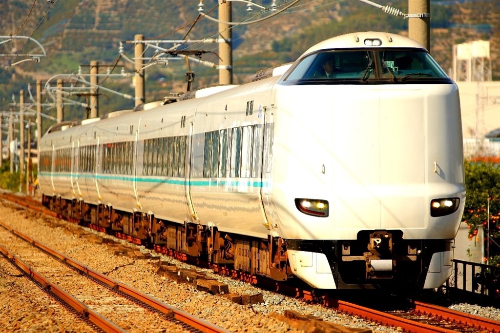 鉄道写真・スポーツに最適！！』 CANON EOS 7D Mark II ボディ 躑躅