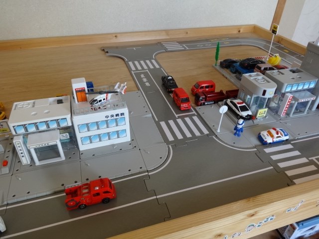タカラトミー トミカタウン つながる道路 Amazon.co.jp: タカラトミー(TAKARA TOMY) トミカワールド 街が