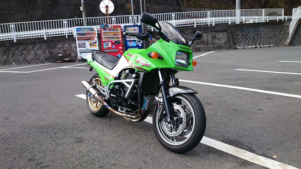 念願のGPZ900R購入！』 カワサキ GPZ900R ぱけろうさんのレビュー評価