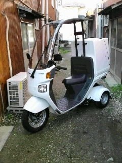 ホンダのジャイロキャノピー綺麗な車体でノーマルです。 原付三輪スクーター「ジャイロX」「ジャイロキャノピー」の法規対応と