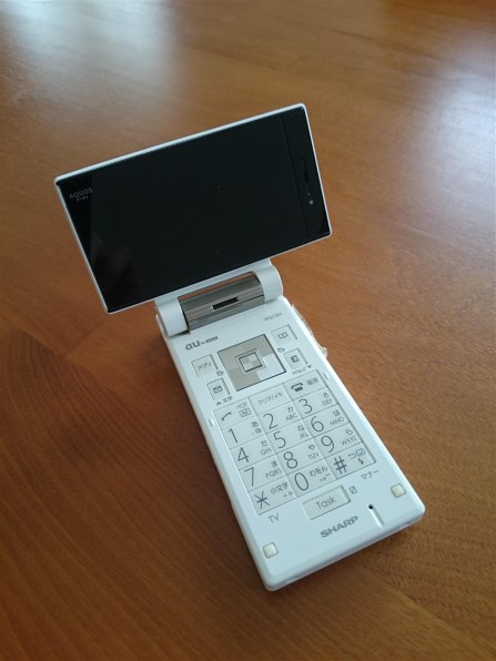 シャープ AQUOSケータイ W61SH 価格比較 - 価格.com