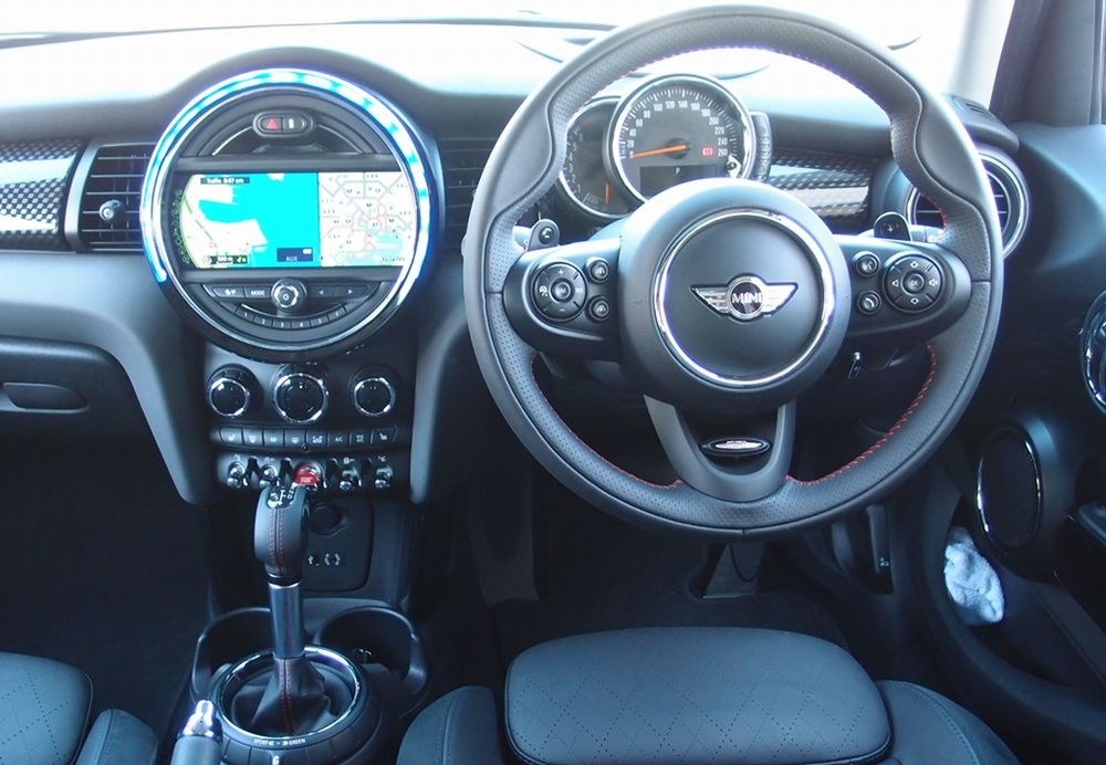 ミニ5ドア試乗 ファミリーユースにも使えるミニ ミニ Mini 5 Door 14年モデル 松下宏さんのレビュー評価 評判 価格 Com