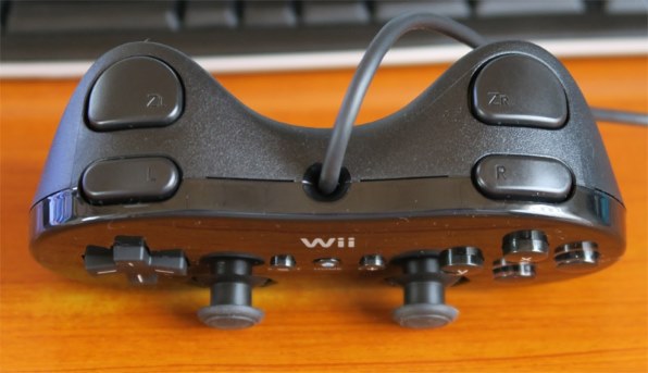 Nintendo クラッシックコントローラ pro RVL-A-R2W 白と黒 Nintendo RVL-A-R2W クラシックコントローラPRO Wii U 任天堂 シロ