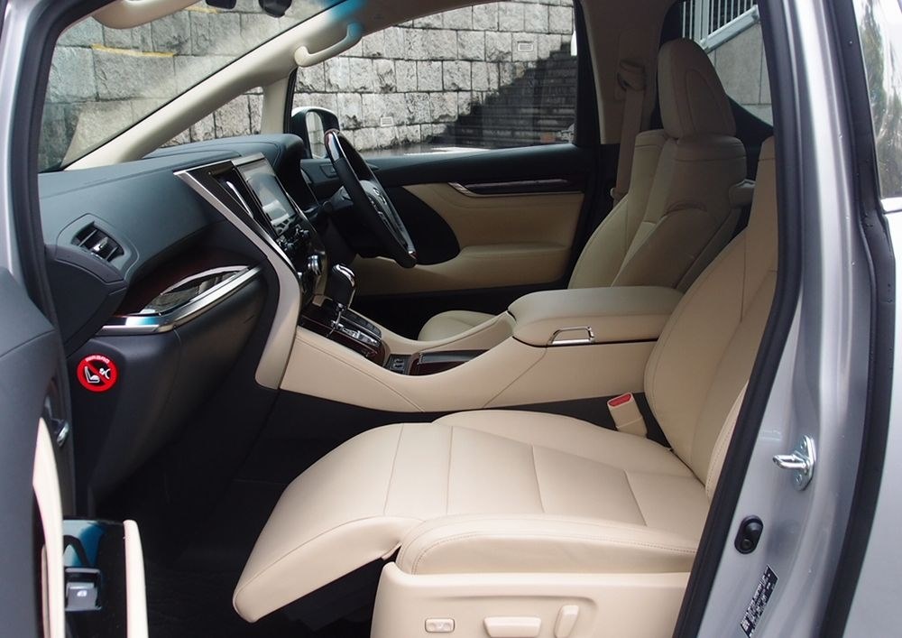 高めの全高と威圧感ある顔つきはしっかりと継承 トヨタ ヴェルファイア 15年モデル 松下宏さんのレビュー評価 評判 価格 Com