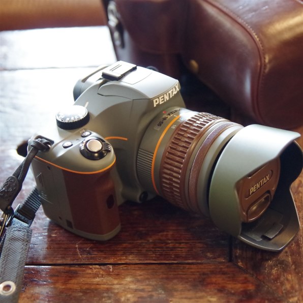 希少 PENTAX デジタル一眼レフカメラ K-m 限定オリーブ 標準レンズ付き ペンタックス PENTAX KF ボディ 直販限定モデル [オリーブ] 価格比較
