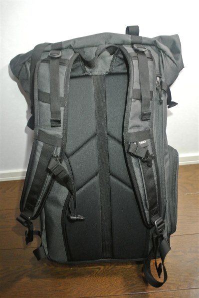 Thule Covert DSLR Backpack TCDK-101 [ダークシャドウ