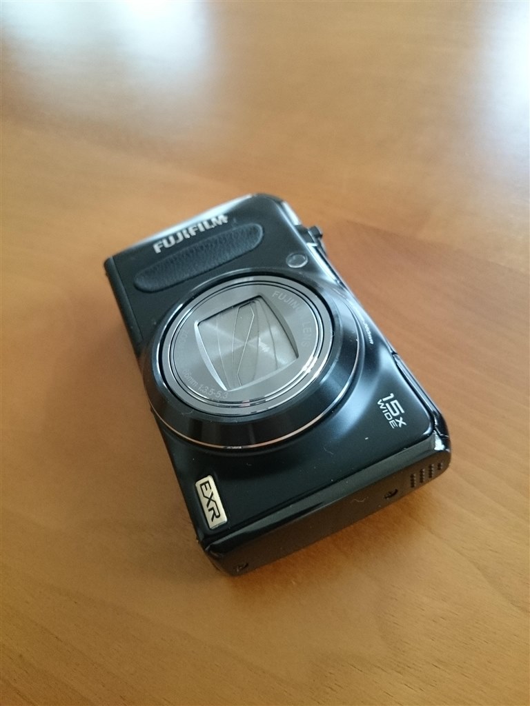 薄暗いところは弱い。』 富士フイルム FinePix F300EXR [ブラック