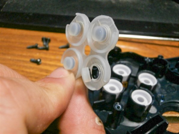 不満はあるが最低限は満たす無難な選択肢 格ゲーは無理 ロジクール F310 Gamepad F310r Aperaさんのレビュー評価 評判 価格 Com