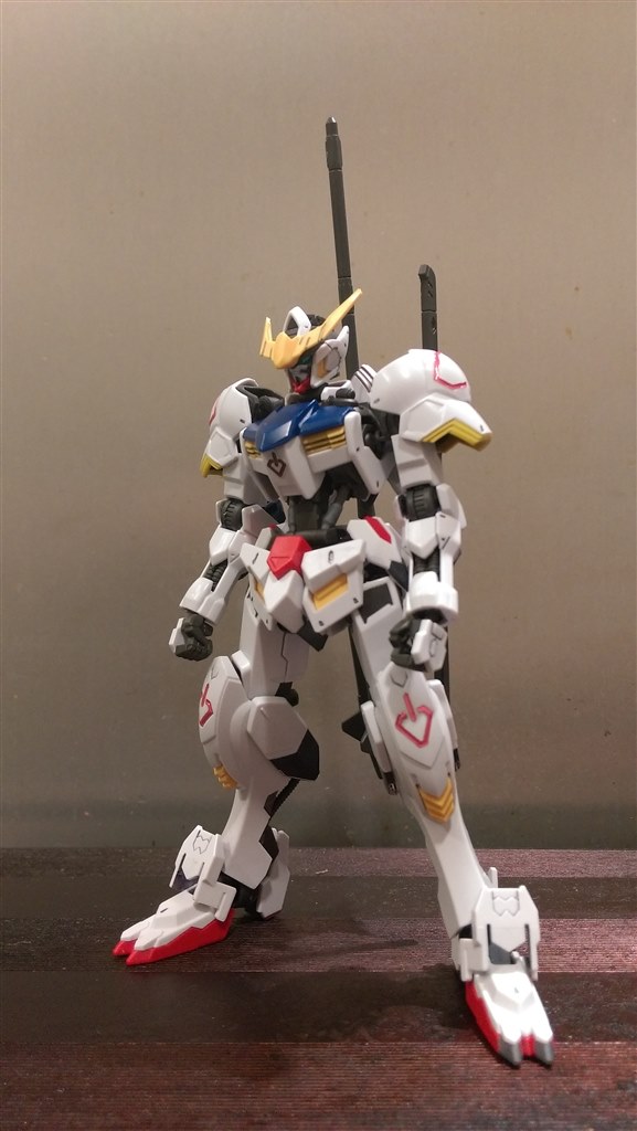 バンダイ バルバトス 偏光成型色 ＆ ストレイ レッドフレーム改 偏光成型色. バンダイ-アニメアクションフィギュア,組み立てモデル,pb,中国