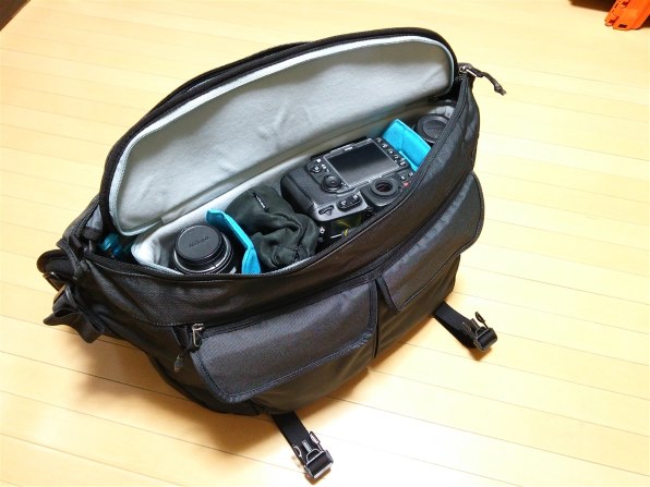 Thule Covert DSLR Messenger TCDM-101 [ダークシャドウ]投稿画像