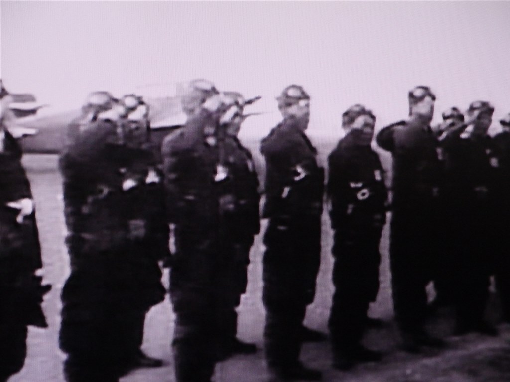 組織的にはレイテ沖海戦が始め ドキュメンタリー 神風特攻隊 大空へ散った若き魂への鎮魂歌 Crbi 50 Dvd 猫の名前はシロちゃんさんのレビュー評価 評判 価格 Com