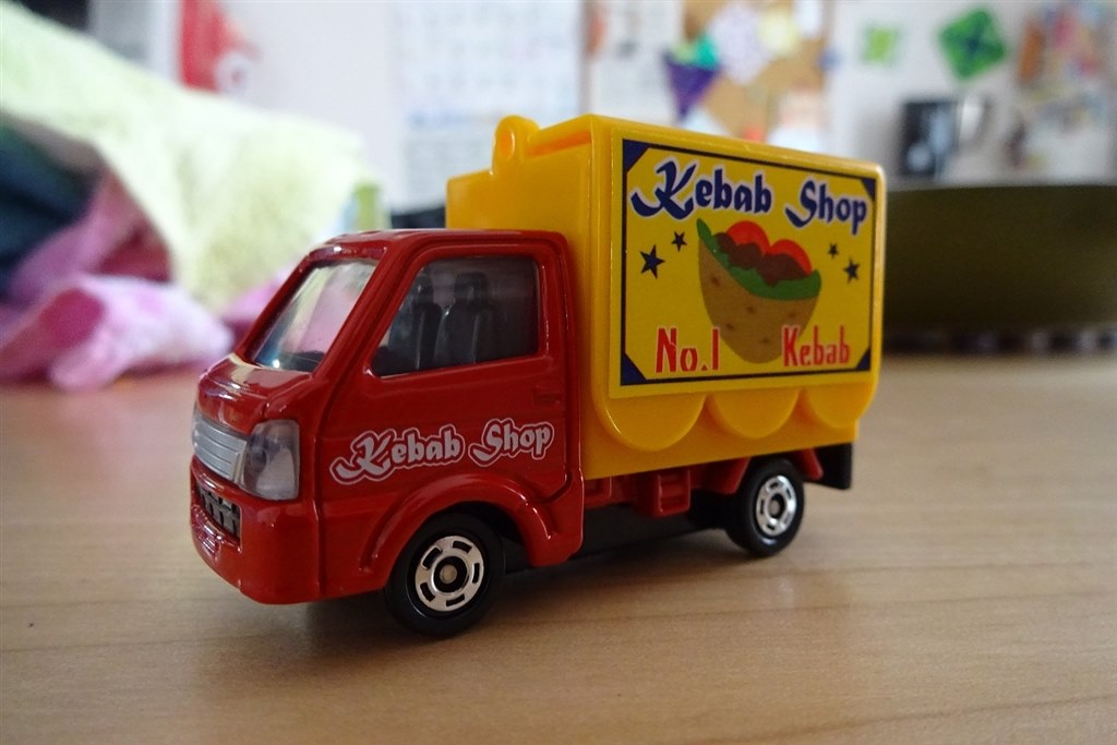 ケバブって食べた事あります？』 タカラトミー トミカ 057 スズキ