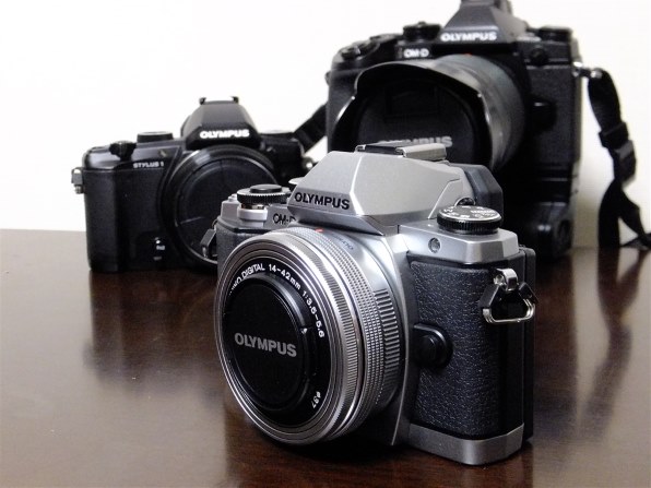 FUJIFILM FINEPIX F770EXR コンパクトデジタルカメラ コンパクトでホールドしやすいボディに光学式20倍ズームレンズを