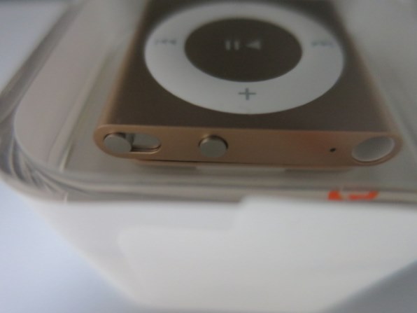 Apple iPod shuffle MKM92J/A [2GB ゴールド] 価格比較 - 価格.com