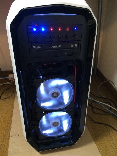 多用途向けギミック満載の至高のプレミア高級ケースです』 Corsair