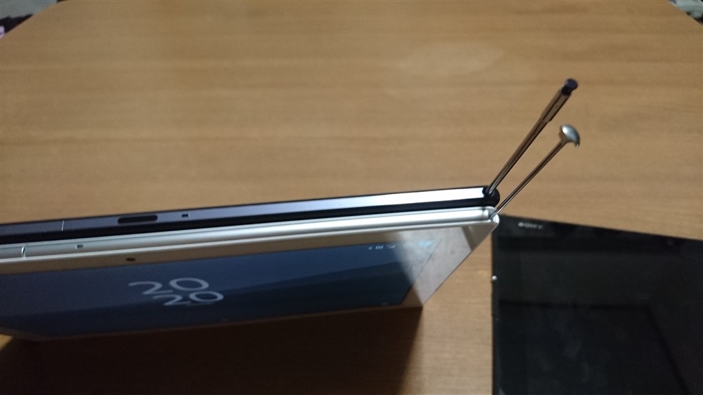 Xperia Z4 Tablet SOT31 au 本体 ホワイト 背面変色 Xperia Z4 Tablet SOT31 au 本体 ホワイト 背面変色