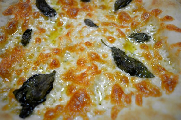 使い手の自由度が高い本格オーブン』 デロンギ EO1490J-W [ホワイト