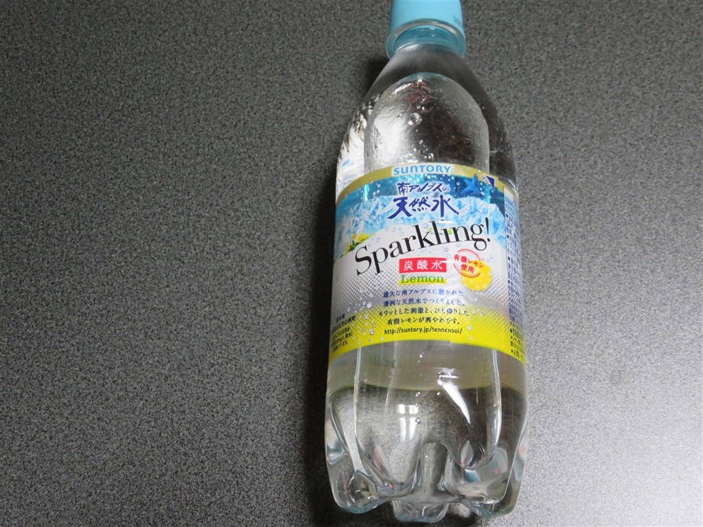 レモン果汁入の炭酸水でとてもおいしい サントリー サントリー