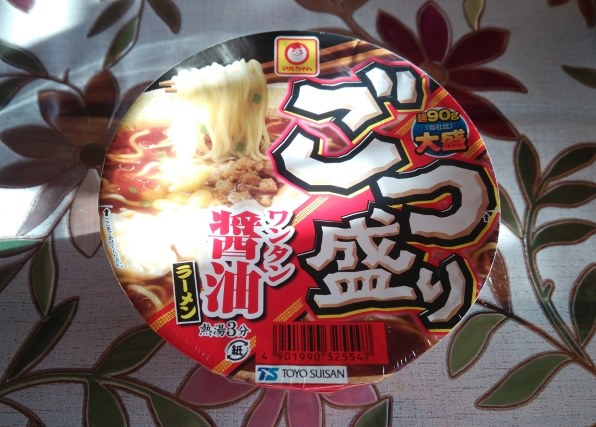 ごつ盛りラーメン ワンタン醤油ラーメン Amazon.co.jp: ごつ盛り ワンタン醤油ラーメン 117g×12個 : 食品