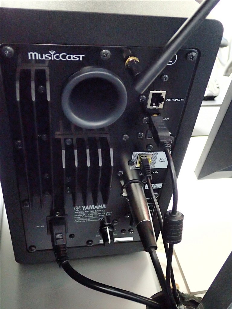 意外と奥のスペースいるけど、素晴らしい音質』 ヤマハ NX-N500 [ペア