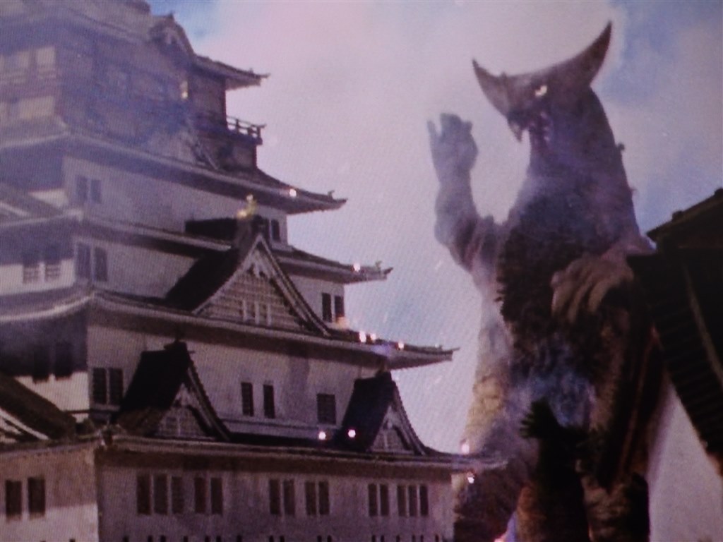 暴れまくるゴモラ』 特撮 DVDウルトラマン VOL.7[BBBS-1088][DVD] 猫の 