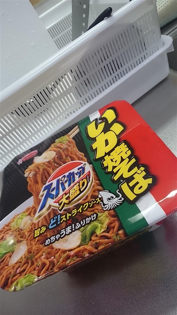 カップ焼きそばと言えばこれ エースコック いか焼きそば エースコック スーパーカップ 大盛りいか焼そば 167g 12食 Tio Platoさんのレビュー評価 評判 価格 Com