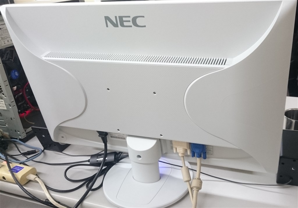 汎用性に優れたデザインは好感』 NEC LCD-AS242W [24インチ