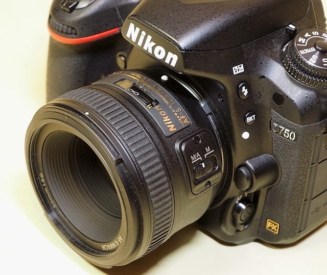 【縦グリ付き】Nikon D750 + Nikkor 50mm f1.8G