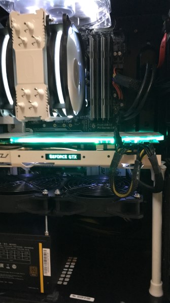 玄人志向 Galakuro Gk Gtx1070 E8gb White Pciexp 8gb 投稿画像 動画 価格 Com