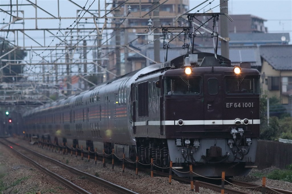 薄暗い時間帯の鉄道撮影には不向き。』 CANON EF200mm F2.8L II USM