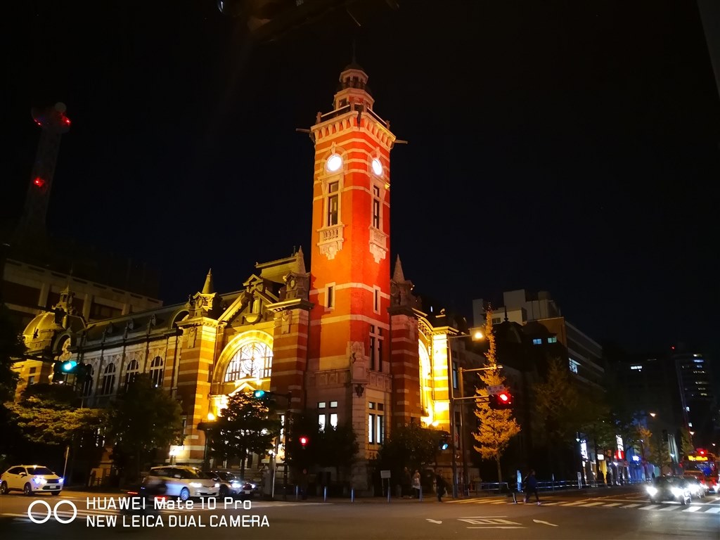 夜景撮影で実感した恐ろしくよく出来たai Leicaカメラ Huawei Huawei Mate 10 Pro Simフリー チタニウムグレー Beaconさんのレビュー評価 評判 価格 Com