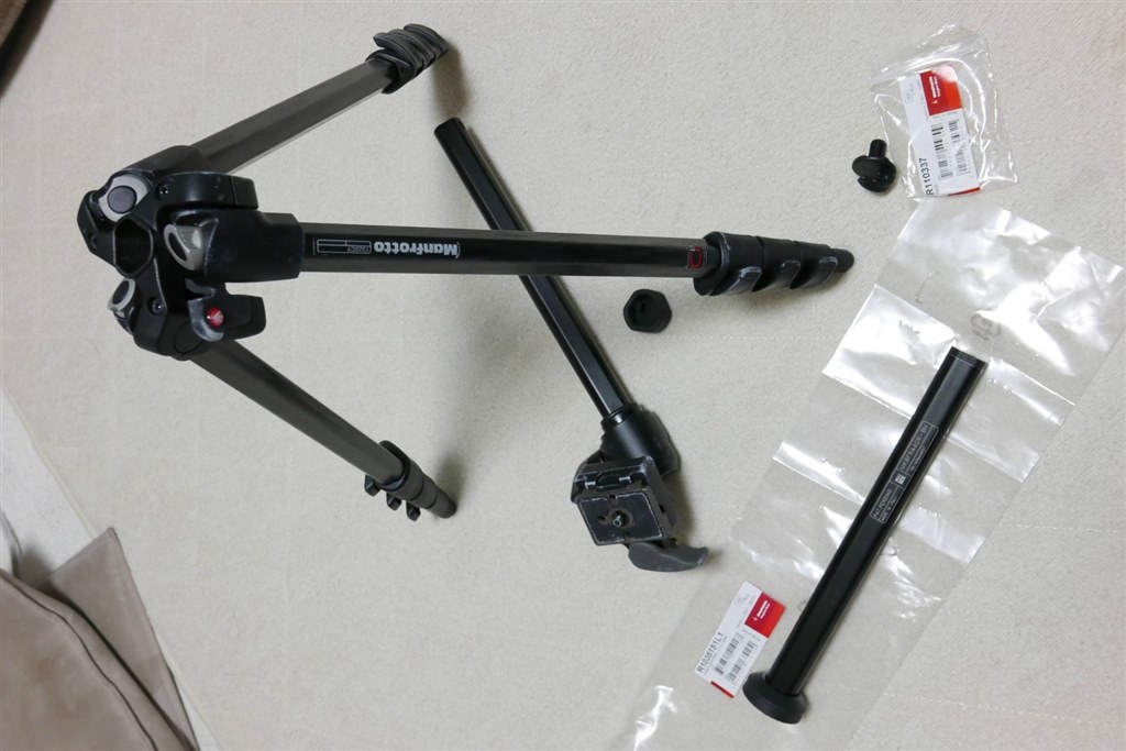 雲台が重くカーボンの意味がない センターポール交換で軽量化 マンフロット M Yカーボン三脚ボール雲台付き 7322cy 幼稚園専業写真屋さんのレビュー評価 評判 価格 Com