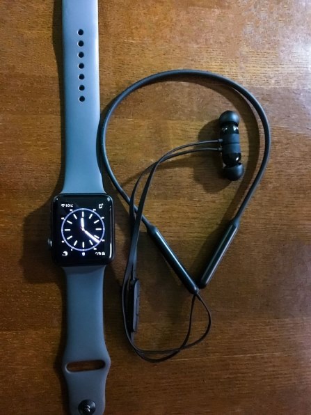 Apple Apple Watch Series 3 GPS+Cellularモデル 42mm MQKM2J/A