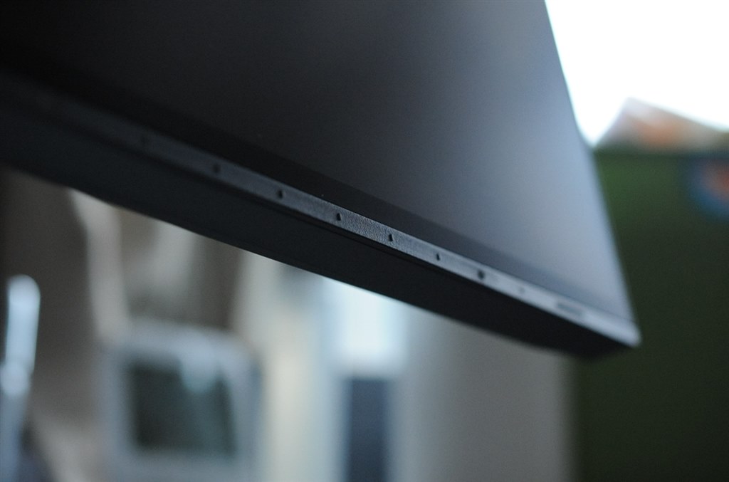 虚飾のない美しいデザインのディスプレイ。』 EIZO FlexScan