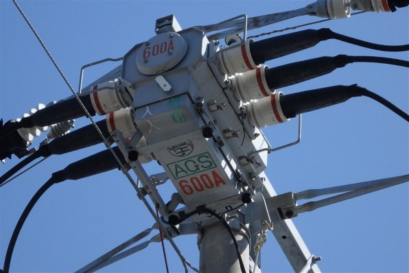 OLYMPUS STYLUS SH-2 シルバー 画面以外は美品 カメラ型アクセサリー