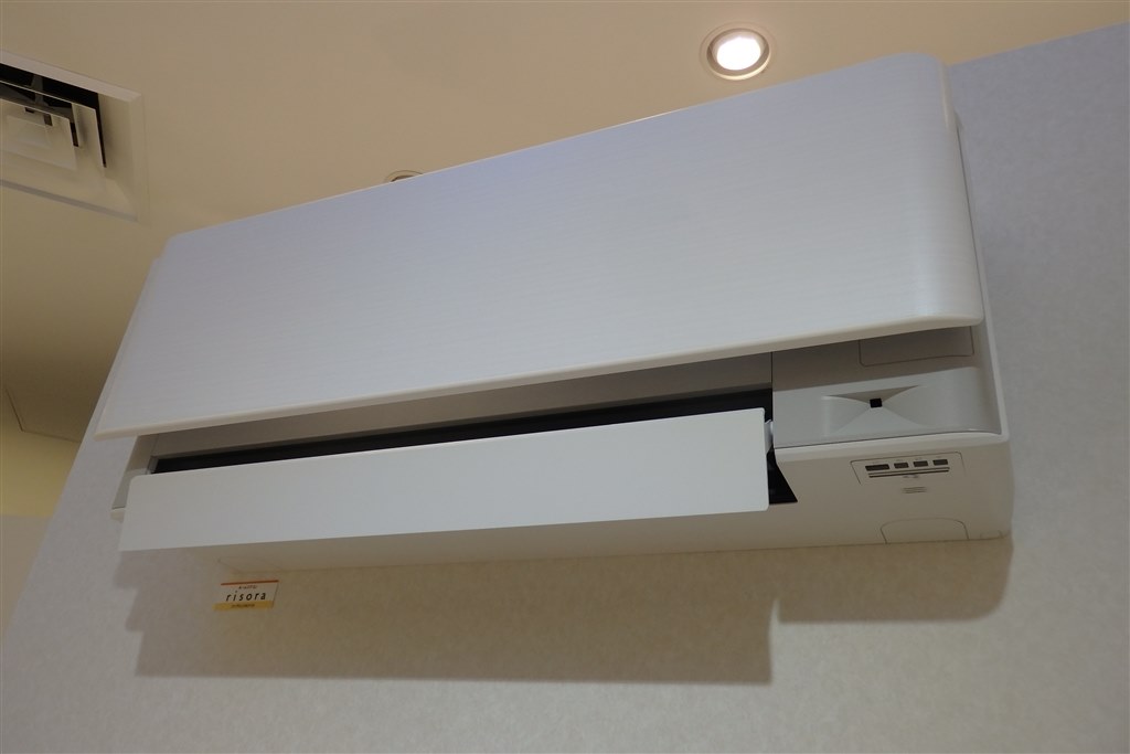 空間調和を最優先に性能 機能も妥協しないデザインエアコン ダイキン Risora S22vtsxs F ファブリックホワイト 神野恵美さんのレビュー評価 評判 価格 Com