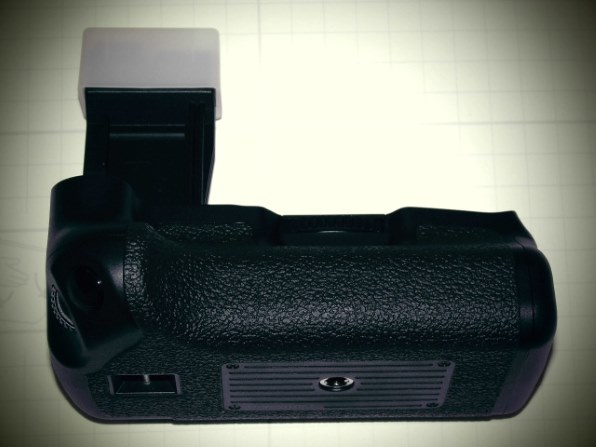 デジタル一眼 Canon - Canon kiss x4, Battery grip BG-E8 BG-E8互換タイプバッテリーグリップレビュー EOS Kiss X4～X7iに
