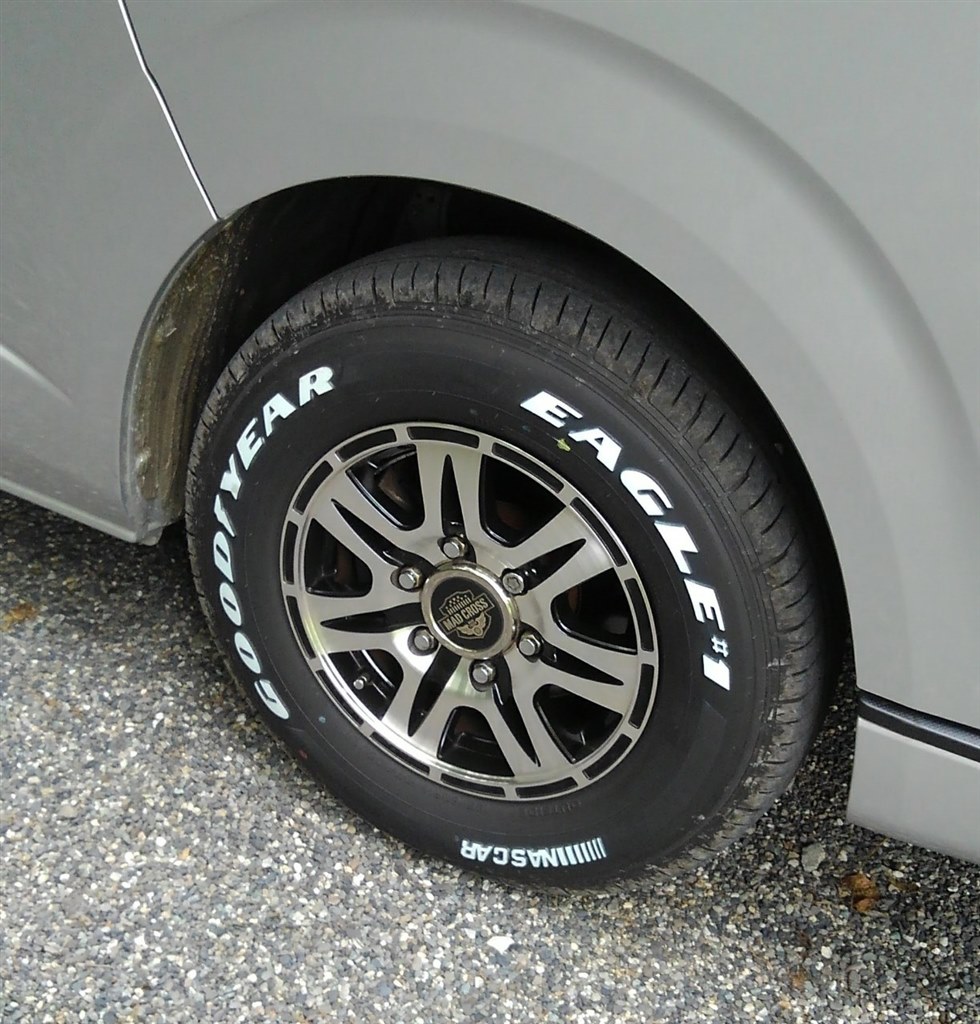 トヨタ ハイエース(200系)用 195/80R15 107/105L グッドイヤー