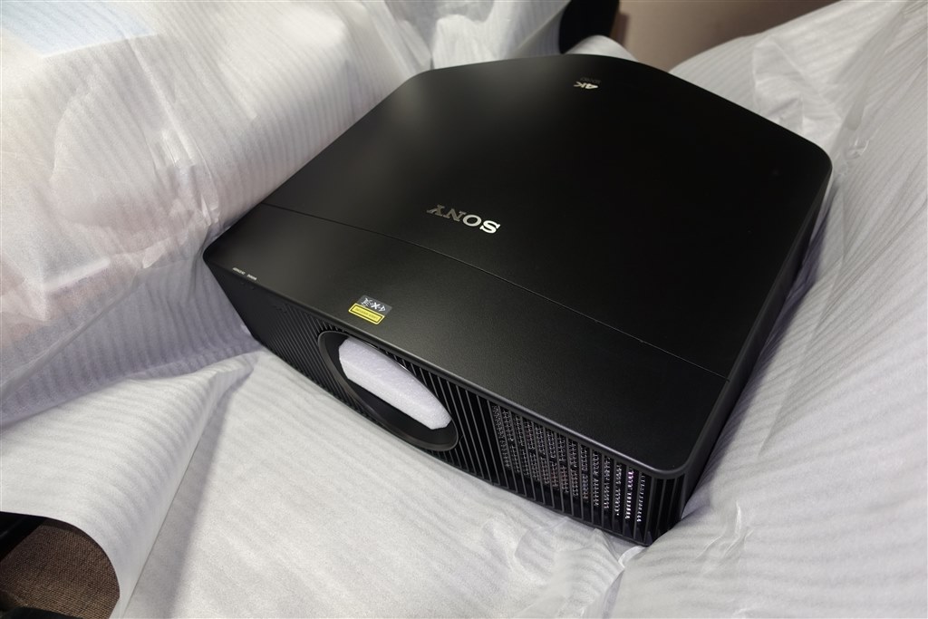 レーザー光源採用のリアル4K機。18Gbps HDMIにも対応。』 SONY VPL
