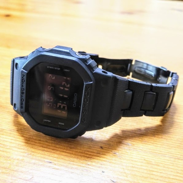 カシオ G-SHOCK ソリッドカラーズ DW-5600BB-1JF 価格比較