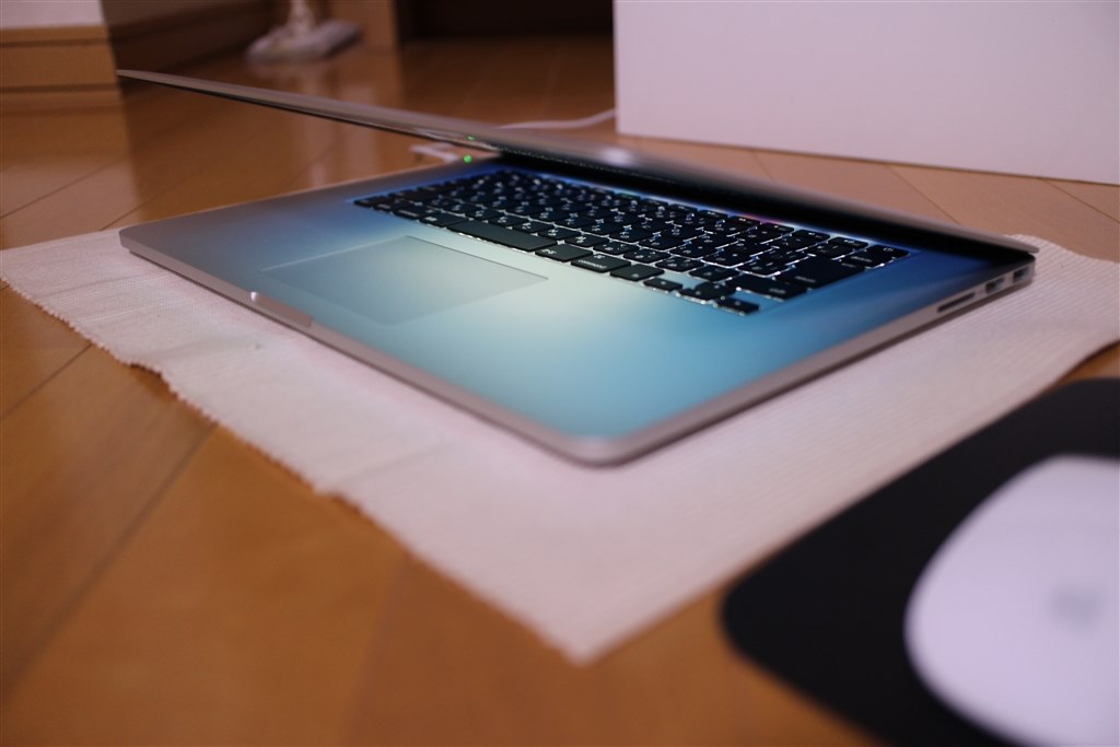 リンゴマークが光るラストモデル』 Apple MacBook Pro Retina